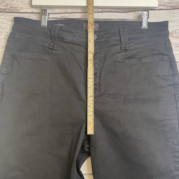 NYDJ Bailey Relaxed Jeans 14 Stretch Black Straight Leg Lift Tuck Ankle Jeans - Picture 15 of 16